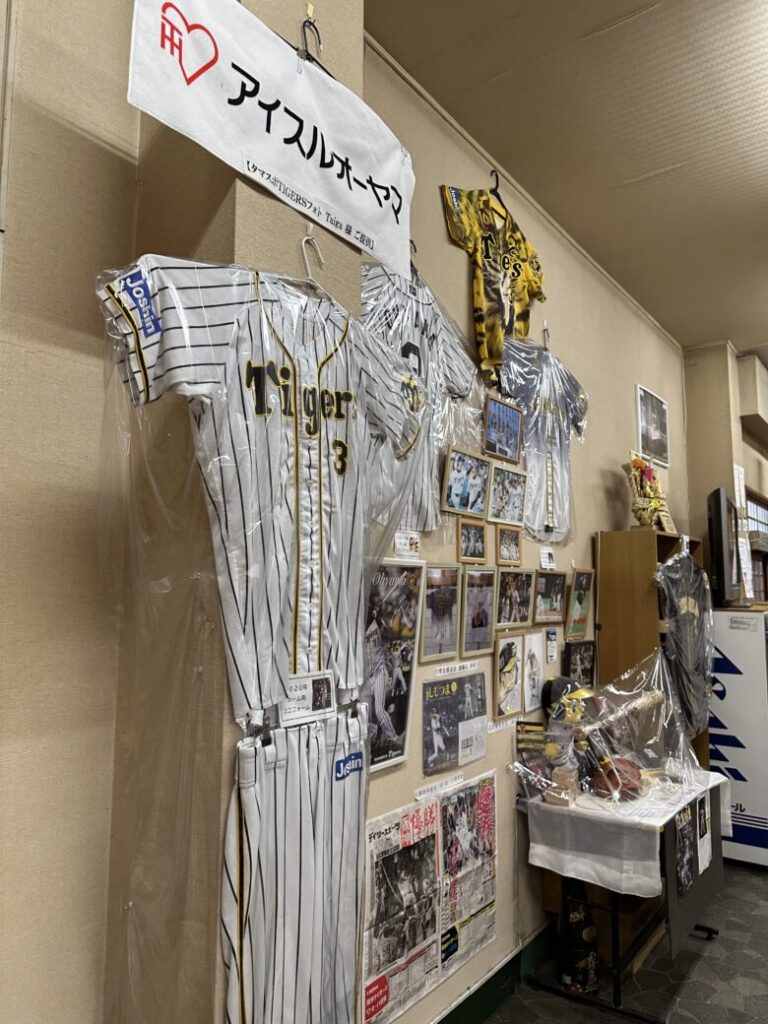展示されているの大山悠輔選手のグッズ