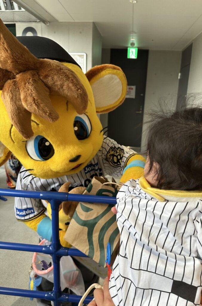 球団マスコット、コラッキーの写真