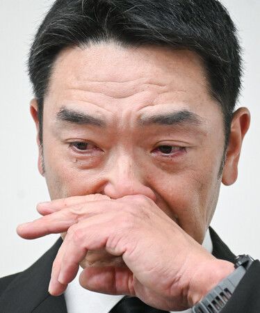 謝罪・辞任会見する阿部監督